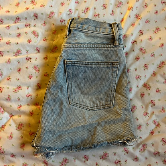 Brandy Melville jeans shorts - Picture 3 of 3